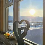 Cozy With A Beautiful View Oygardsgrend